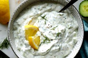 2 tbsp (30 g) Tzatziki Cucumber Garlic Yogurt Dip