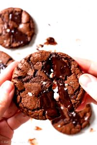 2 tbsp (37 g) Crunchy Chocolate Cookie & Creme Swirl