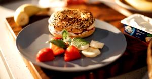 2 Tbsp Bagel Temptations Cheese, Strawberry