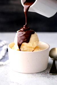 2 Tbsp Ice Cream Topping, Hot Fudge, Light