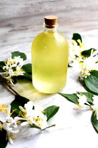 2 Tbsp White Peach Honeysuckle Syrup