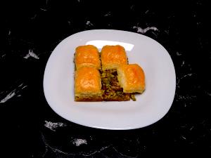 2.4 oz (69 g) Baklava