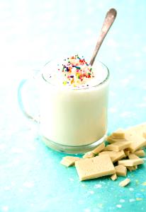 289 Grams HOT CHOCOLATE - Small - Soy Milk - White Chocolate - With Non-Fat Whip