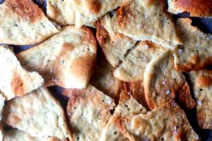 3-4 crisps (30 g) Gourmet Cinnamon Flatbread