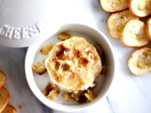 3/4 cup (100 g) Brie Cheese and Roasted Garlic Ravioli