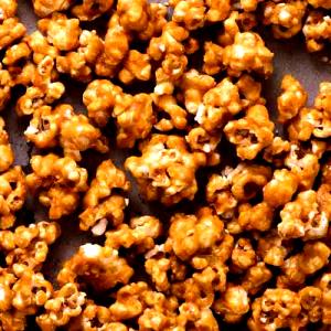 3/4 cup (30 g) Gourmet Caramel Popcorn