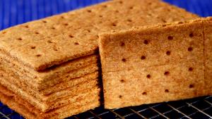 3/4 cup (30 g) Honey Graham Crisp