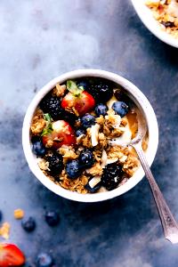 3/4 cup (54 g) Granola with Berries