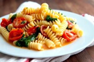 3/4 cup (56 g) Fusilli with Spinach
