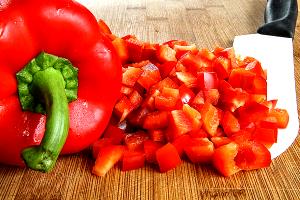 3/4 cup (83 g) Chopped Green Bell Peppers