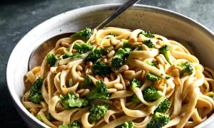 3/4 Cup Roasted Garlic, Olive Oil & Broccoli Rotini