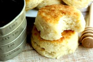3 biscuits (64 g) Biscuits Buttermilk