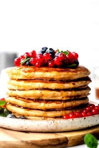 3 cakes (138 g) Buttermilk Pancakes