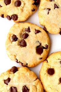 3 cookies (26 g) Keto Chocolate Chip Cookies