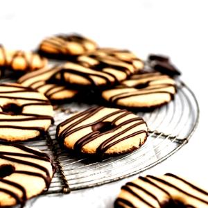 3 cookies (35 g) Fudge Striped Shortbread Cookies
