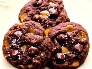 3 cookies Chocolate Caramel Cookies