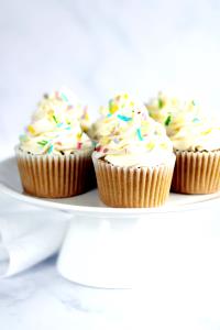 3 cupcakes (75 g) Vanilla Cupcakes