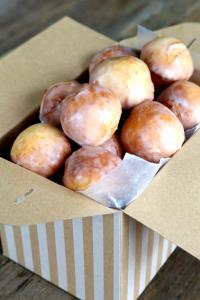 3 holes (54 g) Glazed Donut Holes