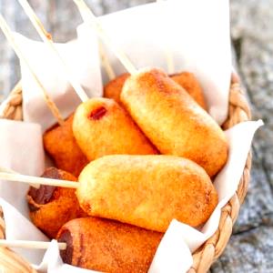 3 mini corn dogs (123 g) Mini Corn Dogs