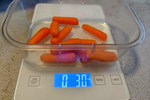 3 oz (about 9) (85 g) Baby Carrots