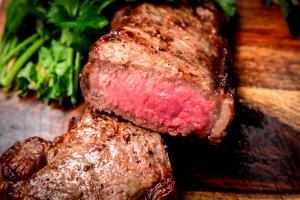 3 Oz *FYFGA Strip Steak, Boneless, Broiled