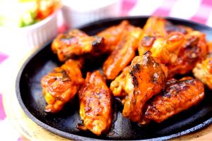 3 pieces (132 g) Buffalo Style Chicken Wings