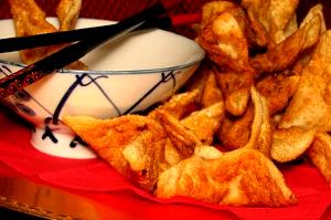 3 pieces (85 g) Crab Rangoon