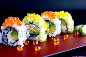 3 pieces (90 g) Spicy California Rolls