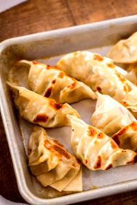 3 potstickers (77 g) Chicken Potstickers
