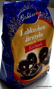 3 pretzels (34 g) Gingerbread Pretzels