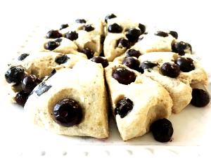 3 scones (64 g) Blueberry Mini Scones