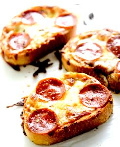 3 slices (162 g) Texas Toast - Deluxe Pizza