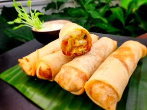 3 spring rolls (113 g) Culinary Collection Thai-Style Chicken Spring Rolls