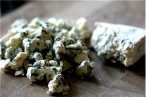 32 Grams Blue Cheese, Crumbled Natural