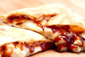 377 Grams Barbecue Chicken Calzone Pizza