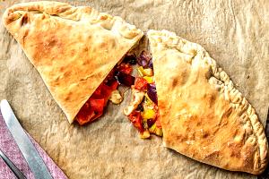 382 Grams Vegetable Calzone Pizza