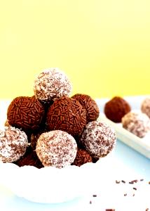 4 bites (30 g) Chocolate Coconut Truffles