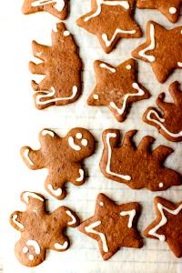 4 cookies (29 g) Iced Gingerbread Cookies