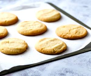 4 cookies (30 g) Almond Biscuit