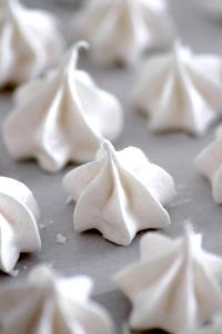 4 cookies (30 g) Vanilla Meringues