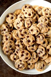4 cookies Chocolate Chip Mini Cookies