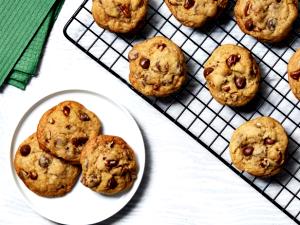 4 Cookies Chocolate Chip & Pecan Cookie