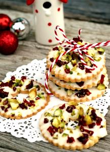 4 cookies Wreath Cookies with Cranberries & Pistachios
