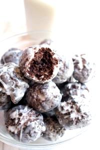 4 donut holes (56 g) Glazed Chocolate Donut Holes