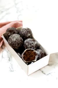 4 holes (56 g) Glazed Chocolate Cake Doughnut Holes
