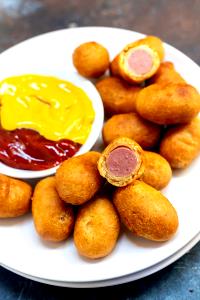 4 mini corn dogs (82 g) Mini Corn Dogs