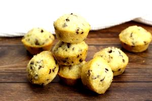 4 mini muffins (47 g) Chocolate Chip Mini Muffins