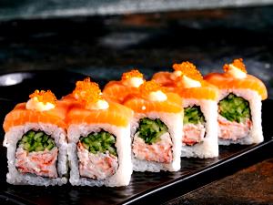 4 pieces (130 g) Spicy Salmon Rolls