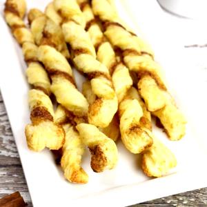 4 pieces (30 g) Cinnamon French Twist