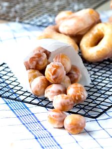 4 Pieces Original Glazed Doughnut Holes